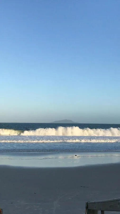 Praia De Quatro Ilhas A 50 Metros Do Mar Bombinhas 0*,  Brasil