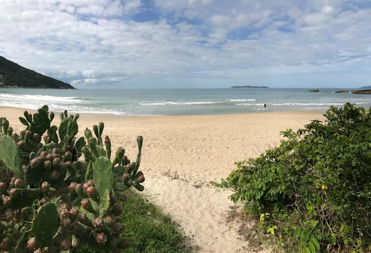 Praia De Quatro Ilhas A 50 Metros Do Mar Bombinhas 0*,  Brasil